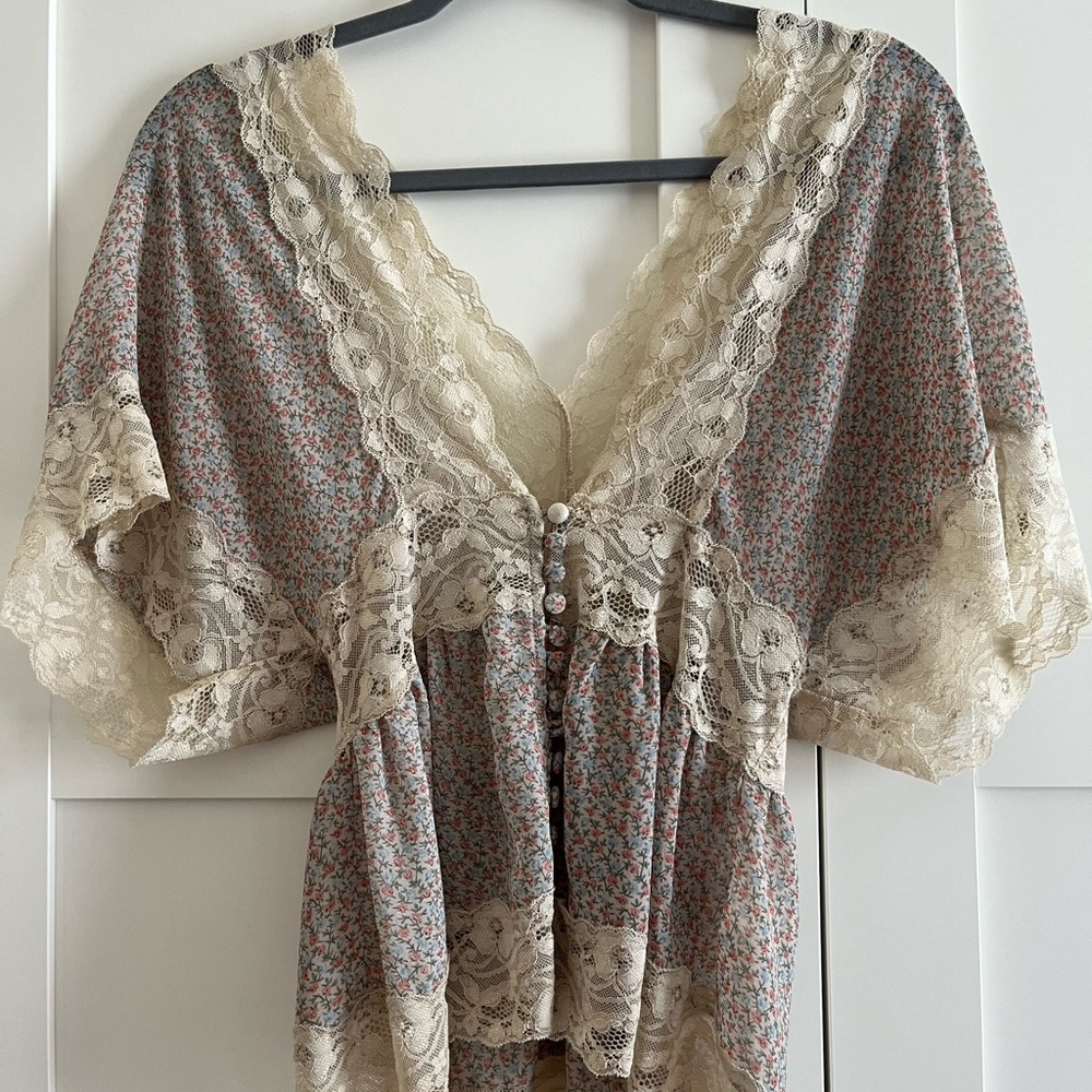 Blue Bird Floral Lace Trim Peasant Blouse in Cream and Dusty Blue